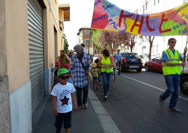 Scuola dell’infanzia Cavour, passeggiata multicolore