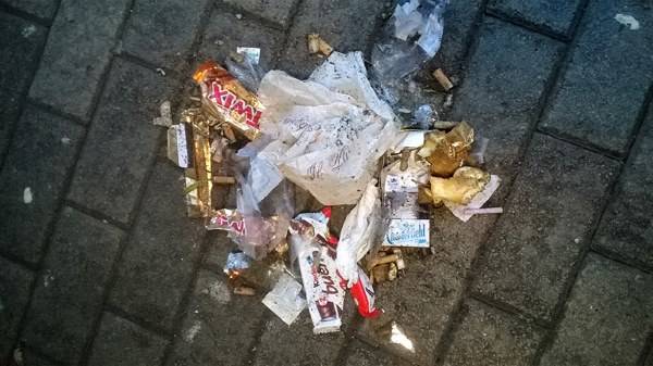 Sporcaccioni notturni in stazione