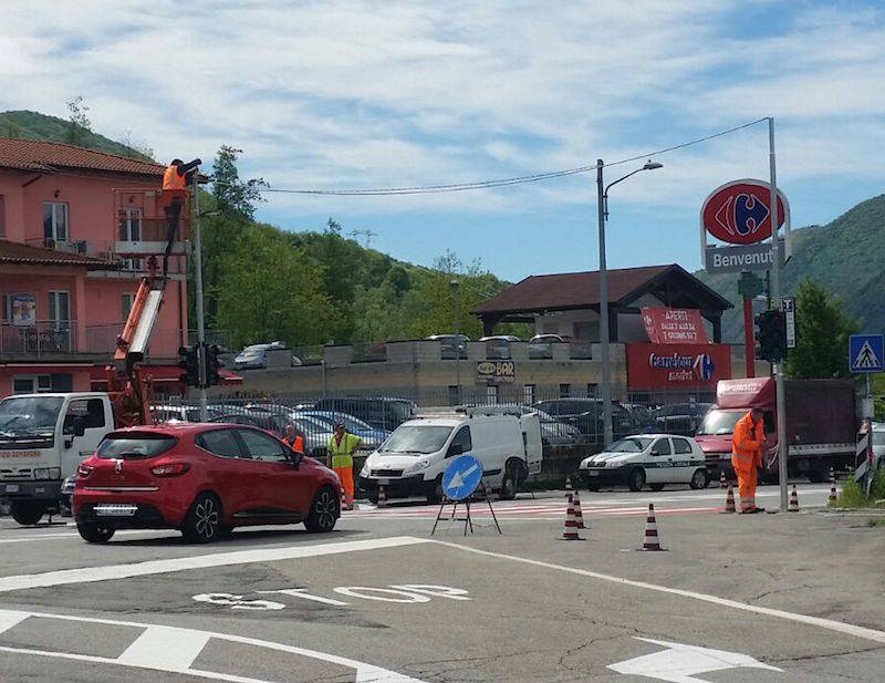 Il semaforo all\'incrocio pericoloso