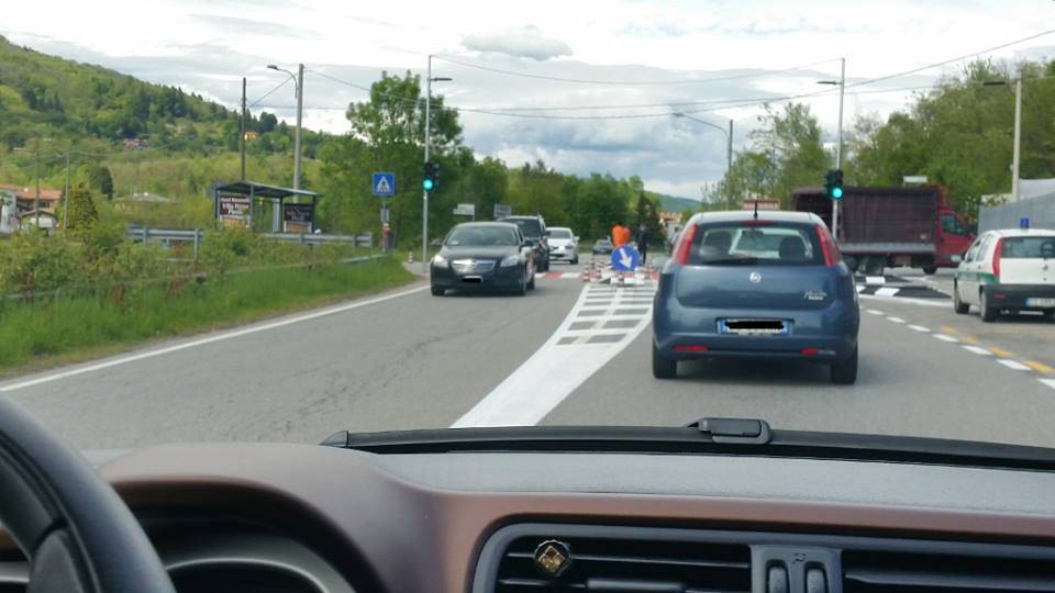 Il semaforo all\'incrocio pericoloso