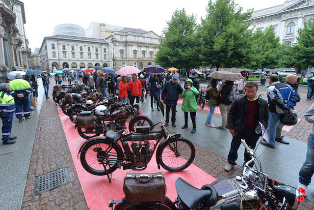 Varese-Milano con auto e moto d\'epoca