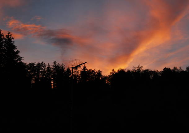 Tramonto infuocato su Lozza