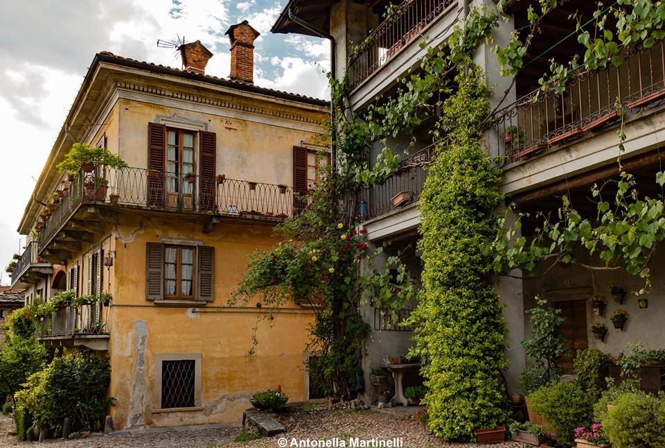 Cortile di Brinzio foto di Antonella Martinelli