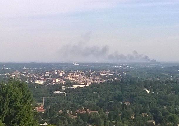 Incendio alla discarica di Gorla