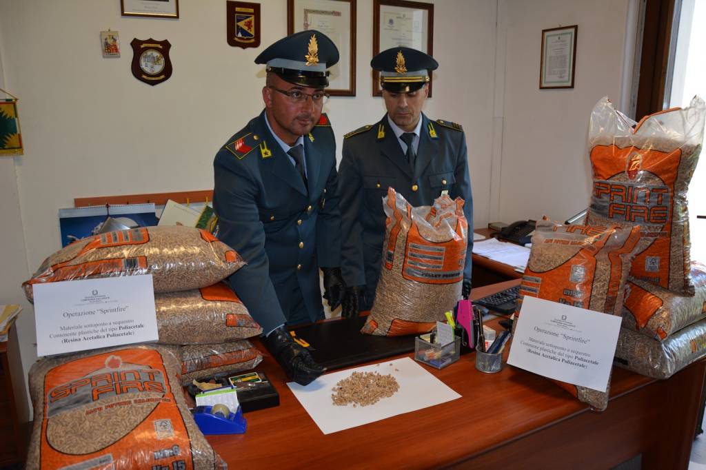 Maxi truffa, tonnellate di pellet sequestrate