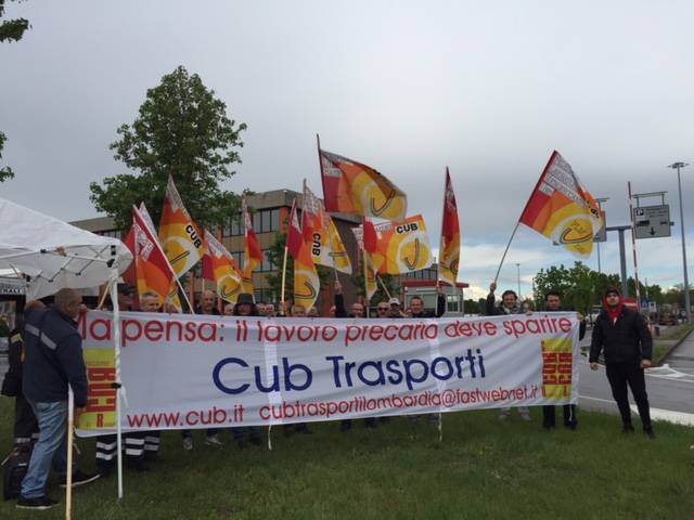 protesta lavoratori bertschi busto arsizio