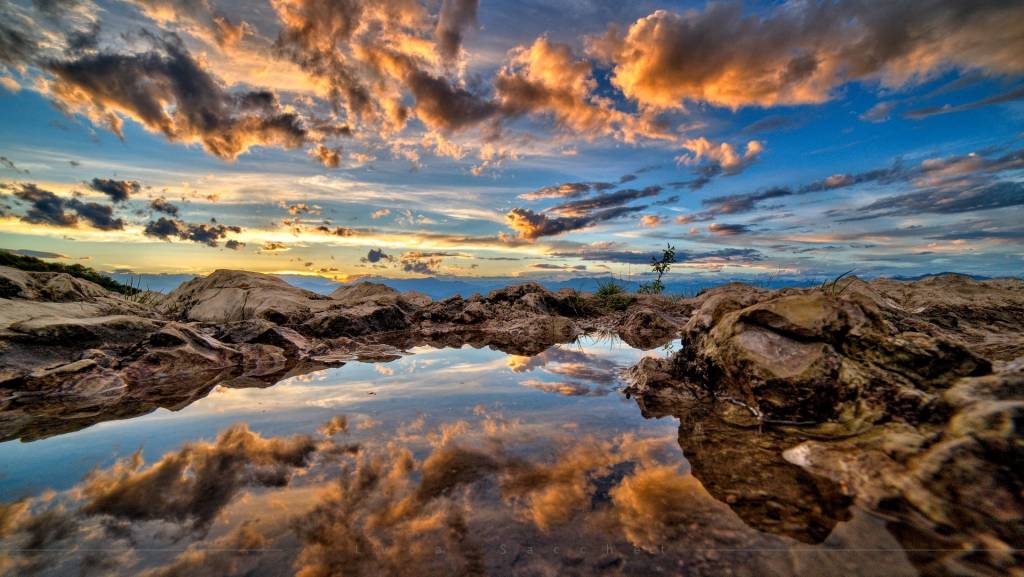 Terra e cielo si rispecchiano 