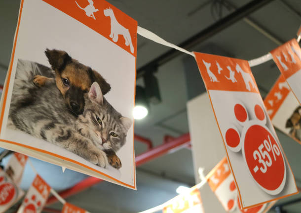 Una festa "bau" per il primo compleanno di Pet Food