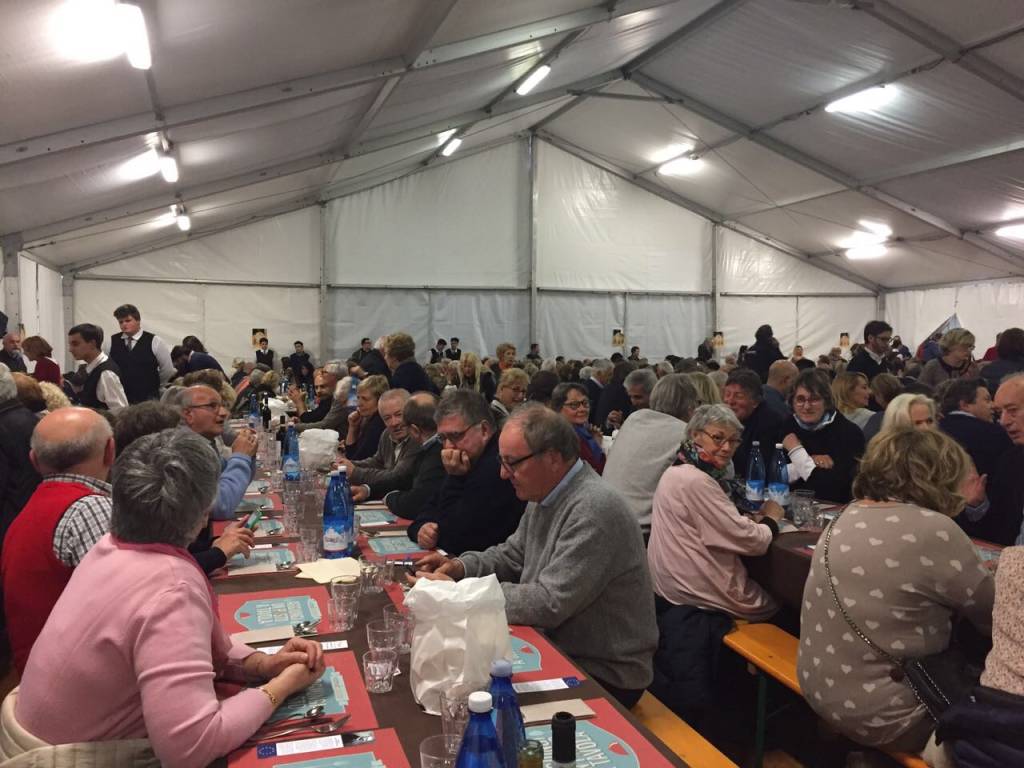 VareseSolidale, la cena in Piazza San Vittore