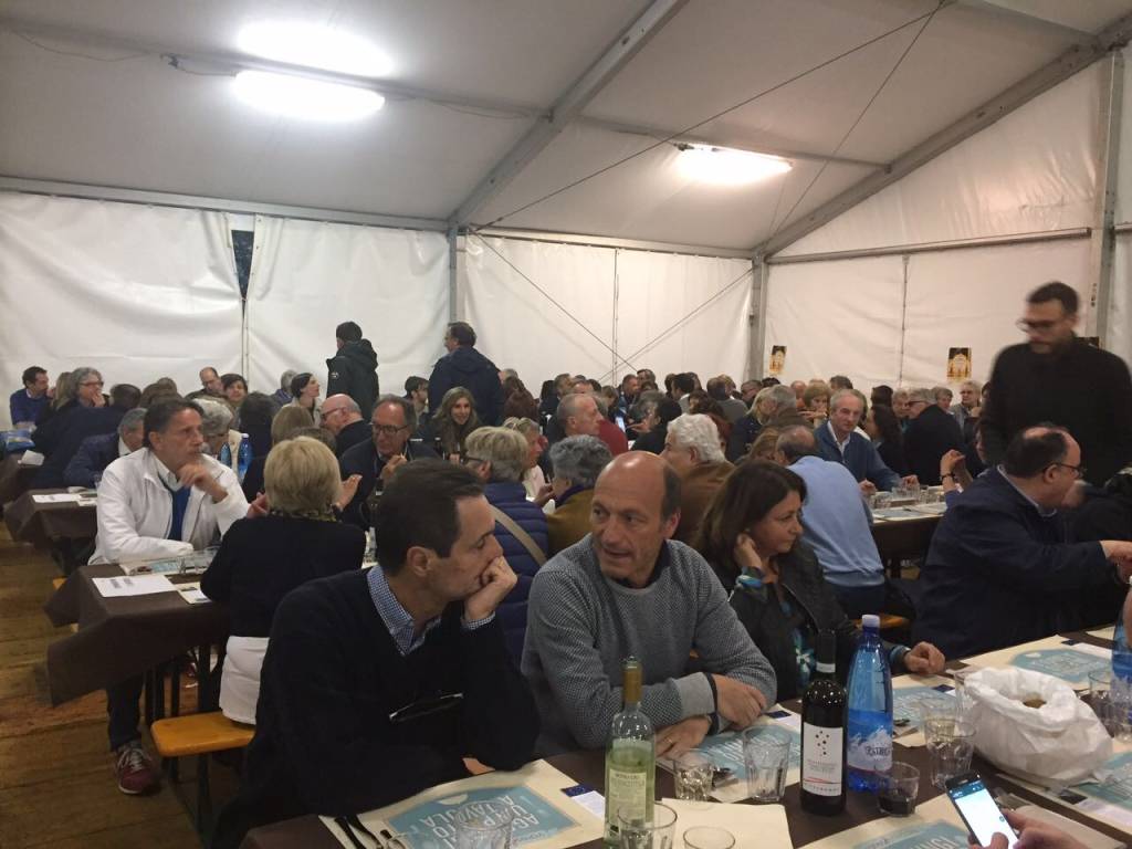 VareseSolidale, la cena in Piazza San Vittore