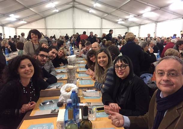 VareseSolidale, la cena in piazza