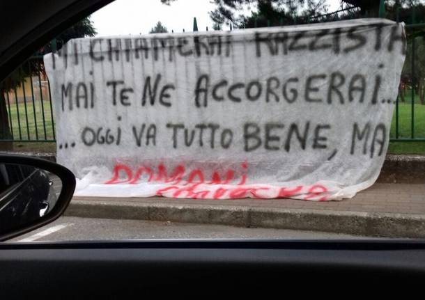 Tre striscioni contro la lista di Del Torchio