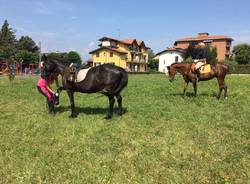 A lezione di cavallo dalla mamma amazzone