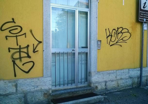 Vandalizzata la stazione di Gavirate