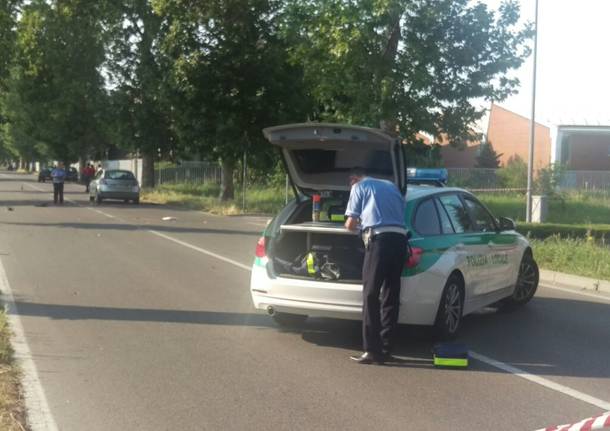 Centauro 18enne si scontra con due auto