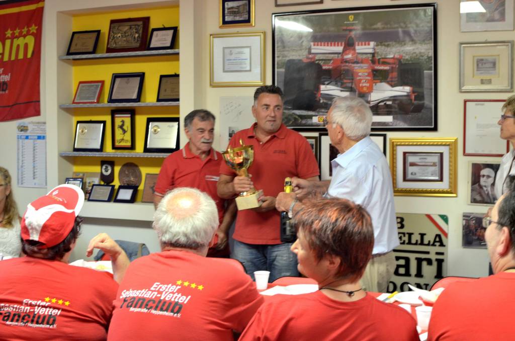 Il Fun Club di Vettel ospite del Club Scuderia Ferrari di Travedona