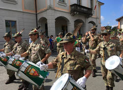 Gli Alpini sfilano ad Azzate 