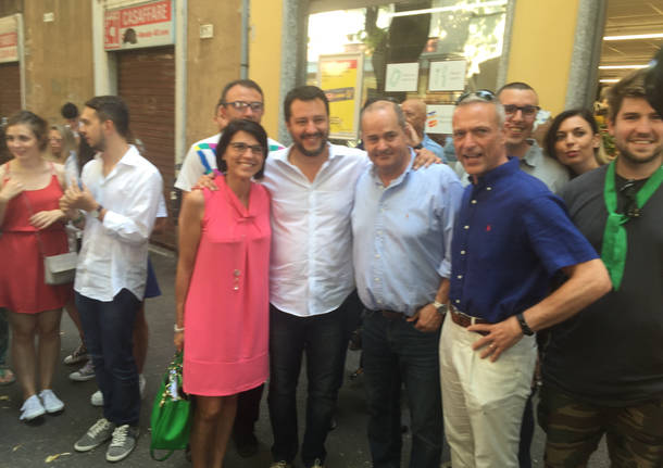 Salvini, sfilata tra i negozi del centro