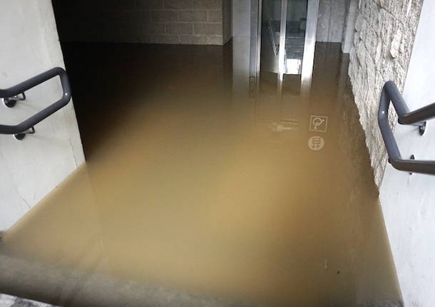 stazione gazzada schianno allagata