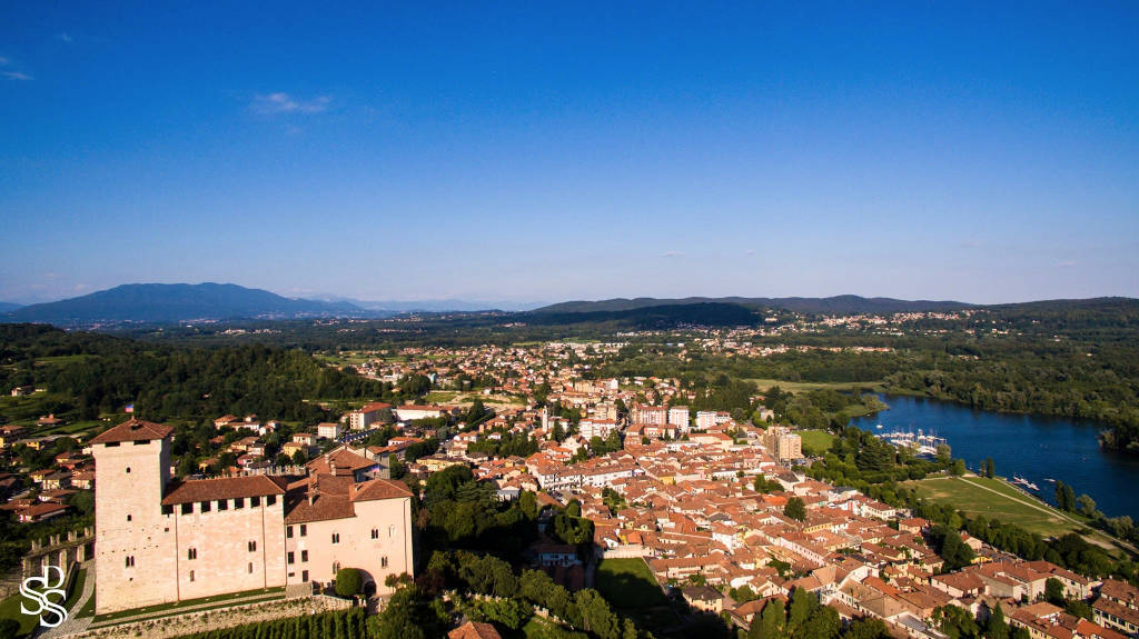 Angera vista dall'alto 