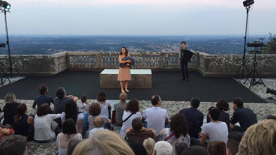 Arianna Scommegna interpreta "Magnificat" di Alda Merini