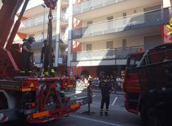 Camion perde carico a Laveno Mombello 