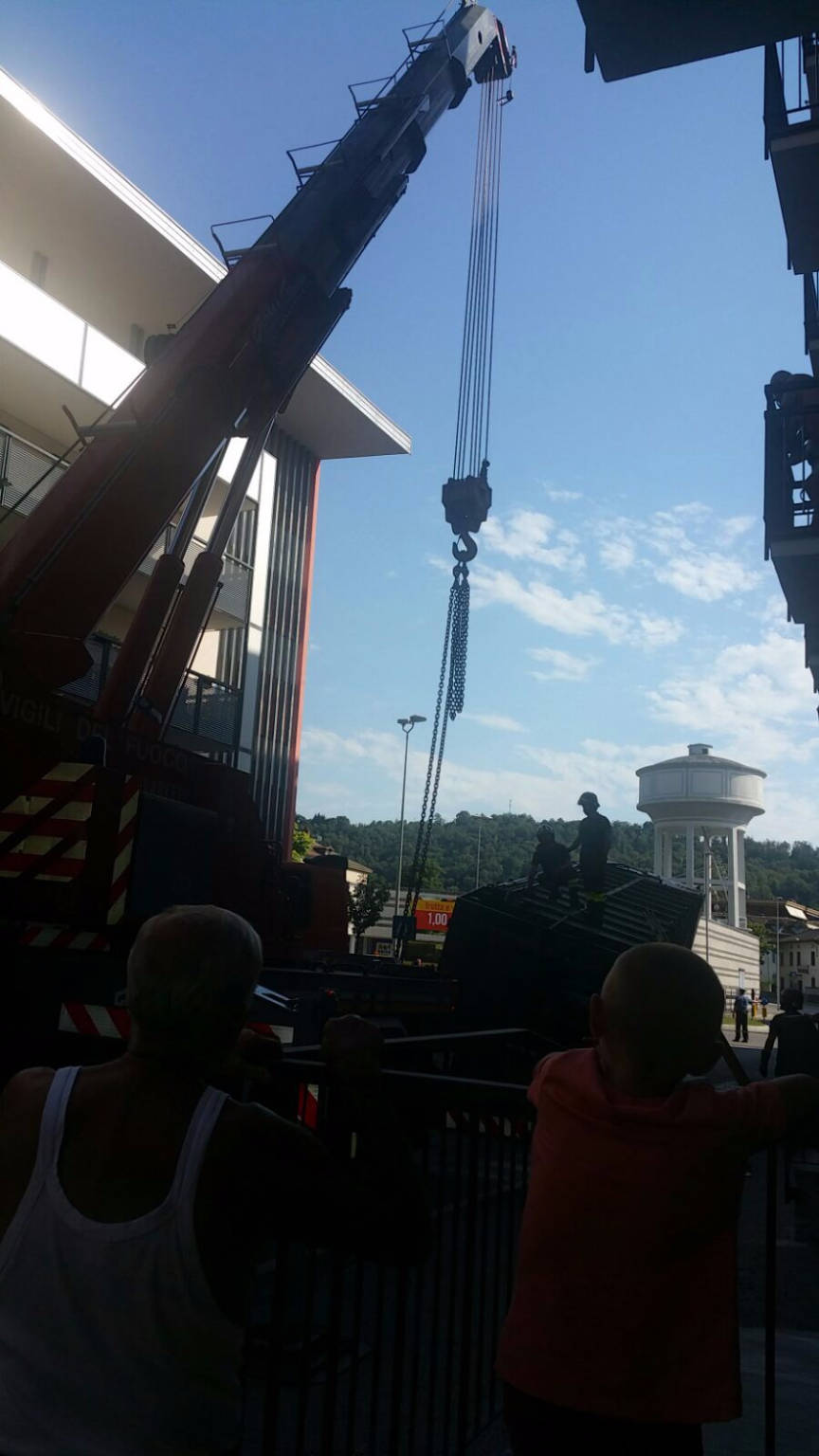 Camion perde carico in Via Martiri della Libertà 