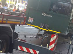 Camion perde carico in Via Martiri della Libertà 