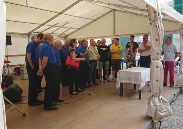 Il Coro Stella alpina premiato a Clivio