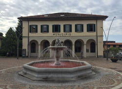 Fontana rosa a Gavirate