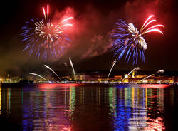 I fuochi d'artificio di Arona visti da Angera 