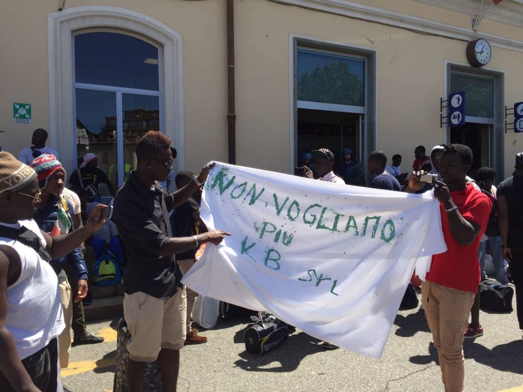 I profughi di Busto Arsizio protestano a Varese