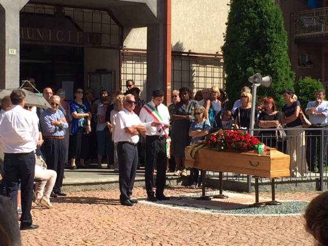 Il funerale di Giorgio Garagnani, alla guida del municipio di Germignaga per trent'anni