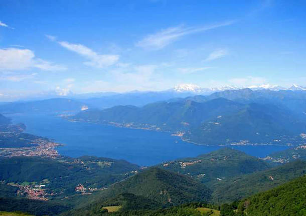 Da Pradecolo a Luino a piedi. La lunga discesa per tornare sul lago nella quarta tappa di VA in giro