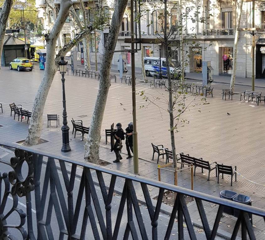 Attentato Barcellona caccia ai terroristi foto