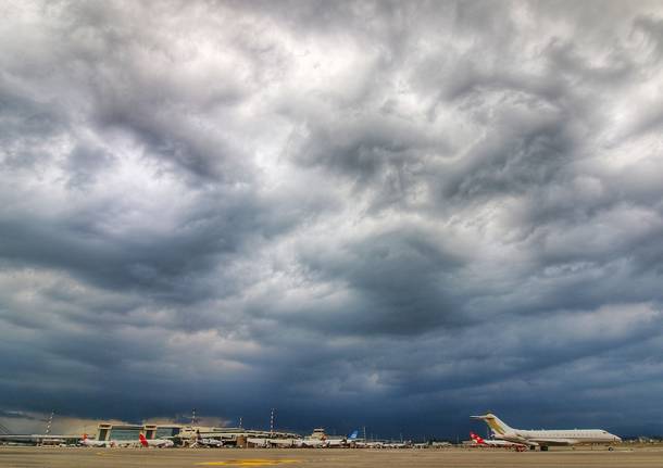 Nuvole apocalittiche su Malpensa