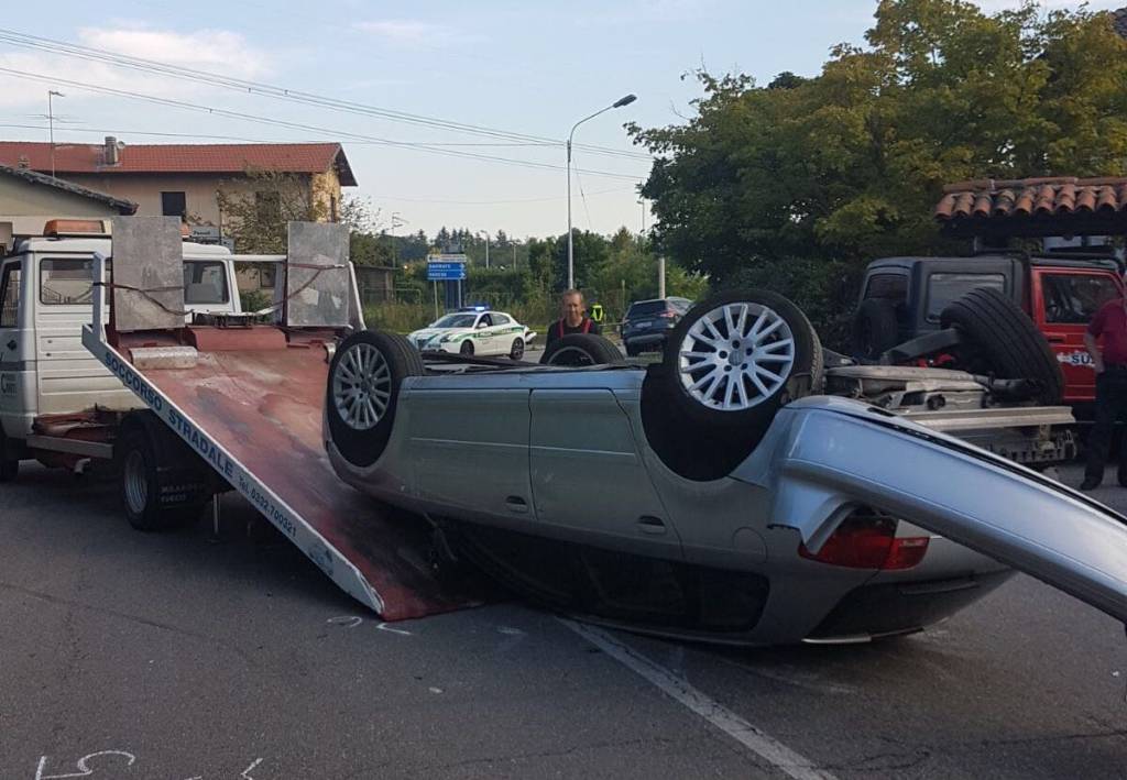 Scontro tra auto a Cocquio