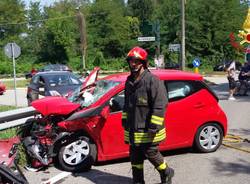 Scontro fra due auto identiche