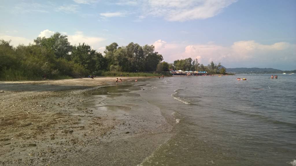 La spiaggia per cani a Dormelletto