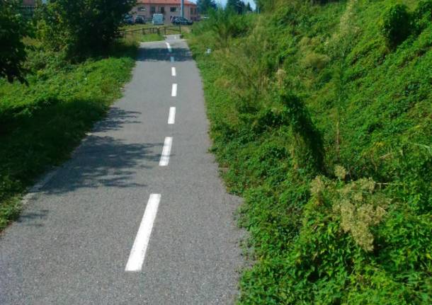 pista o sentiero ciclabile sul lago di Varese