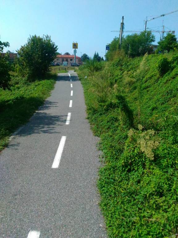 pista o sentiero ciclabile sul lago di Varese