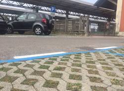 Strisce blu e parcheggi per i pendolari