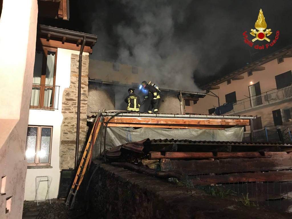 Incendio distrugge un appartamento a Brissago
