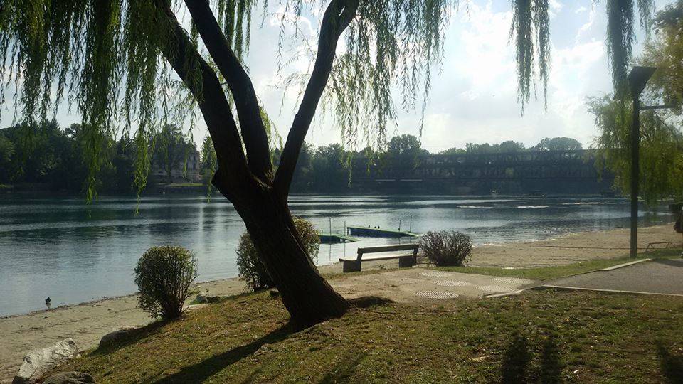 Sesto Calende lungo fiume