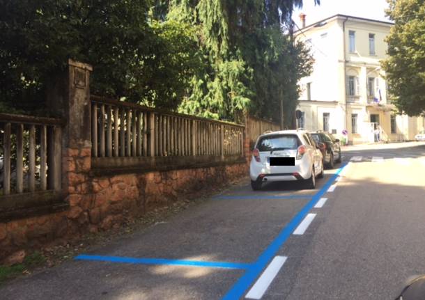 Strisce blu a casbeno
