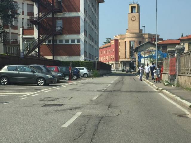 Strisce blu a casbeno