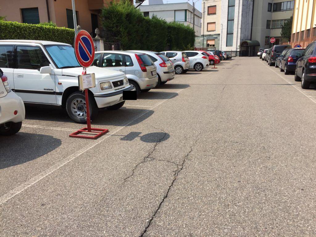 Strisce blu a casbeno