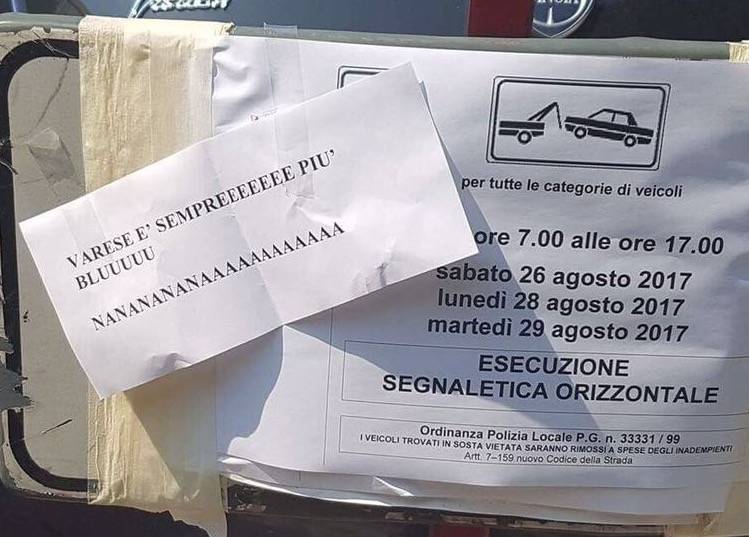 Strisce blu a casbeno