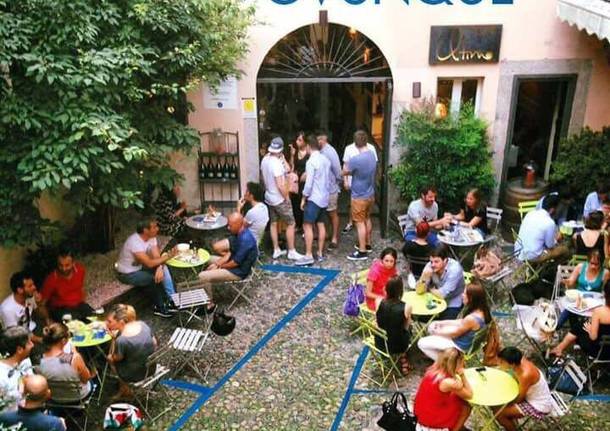 Strisce blu a casbeno
