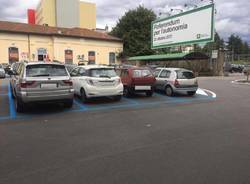 Strisce blu nel parcheggio delle Fs di Varese